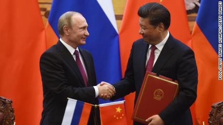 Russian President Vladimir Putin (L) shakes hands with Chinese President Xi Jinping during a signing ceremony in Beijing&#39;s Great Hall of the People on June 25, 2016 in Beijing, China. 
