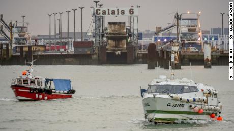 French fishermen threaten to block Channel Tunnel, ports in protest over fishing licenses