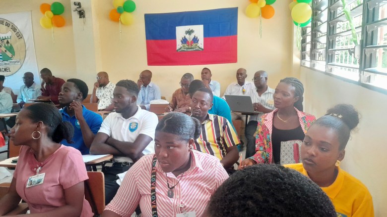 Students are listening attentively to the speakers at the Patriotic Congress for National Rescue at the Public University of the Southeast (UPESJ) on June 13, 2025. Photo by Danise Davide Lejustal for The Haitian Times.