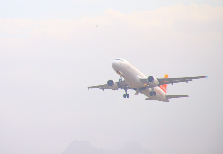 A Sunrise Boeing 737 climbs after takeoff from Cap-Haïtien on March 17, 2026. Photo by Onz Chéry/The Haitian Times.